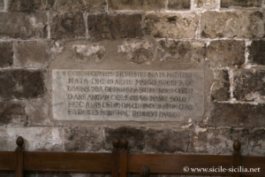 Pierre gravée de l'église San Cataldo à Palerme
