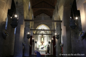 Nef centrale. Église Saint-Jean des Lépreux à Palerme