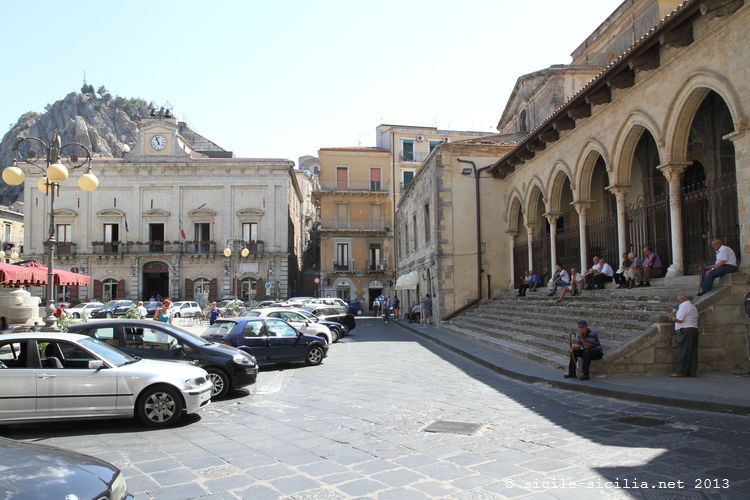 Nicosia: petite ville au patrimoine espagnol