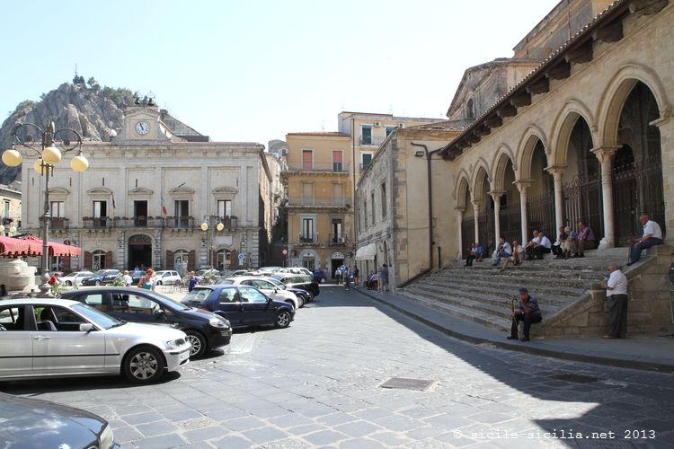 Nicosia, Piazza Garibaldi