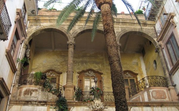 Cortile di palazzo a Palermo