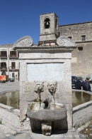 Piazza centro Palazzo Adriano