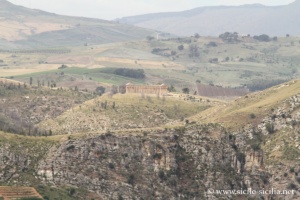 Vue de Ségeste depuis le château Eufemio de Calatafimi