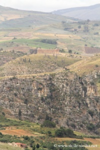 Vue de Ségeste depuis le château Eufemio de Calatafimi