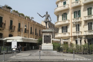 Piazza SS Anunziata dei Catalani, Messine