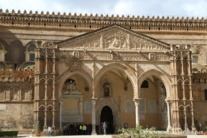 Portique gothique catalan de la cathédrale de Palerme