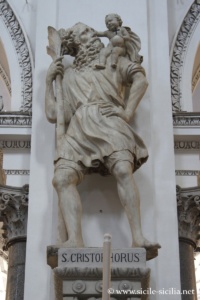 Statue de Saint-Christophe de la cathédrale de Palerme