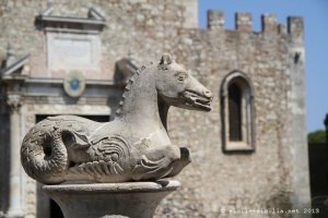 Foto della Piazza Duomo di Taormina