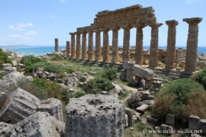 Temple d'Athéna (D) et d'Apollon (C), Acropole de Sélinonte