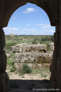 Vue sur la colline orientale depuis les murs de l'acropole, Sélinonte