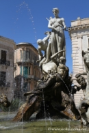 Piazza Archimede, fontana di Diana 1