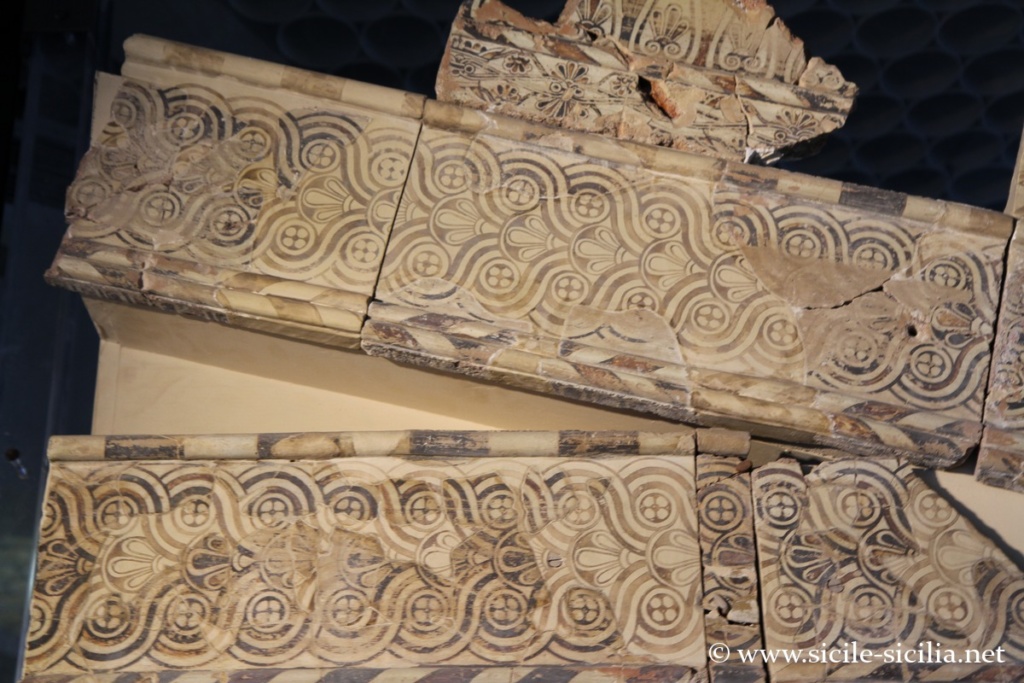Photo d'éléments du temple d'Athéna à Syracuse au musée paolo-orsi-siracusa-e-ortigia-435