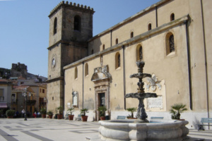 piazza-delle-aquile-castroreale