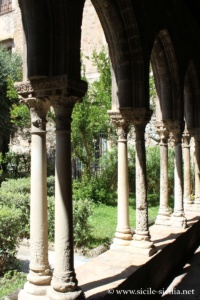Cloitre de la basilique de la Sainte-Trinité à Palerme