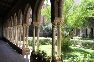 Cloitre de la basilique de la Sainte-Trinité à Palerme