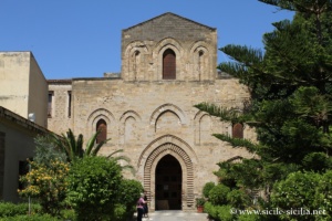 Façade de la basilique Magione à Palerme